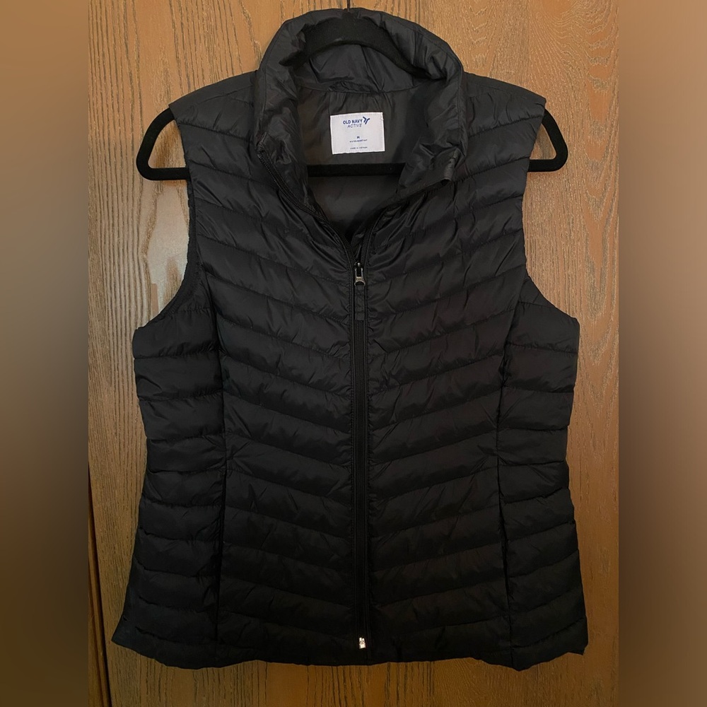 Old Navy Light Weight Puffer Vest - Water Resistant - with Zipper Pockets Size M